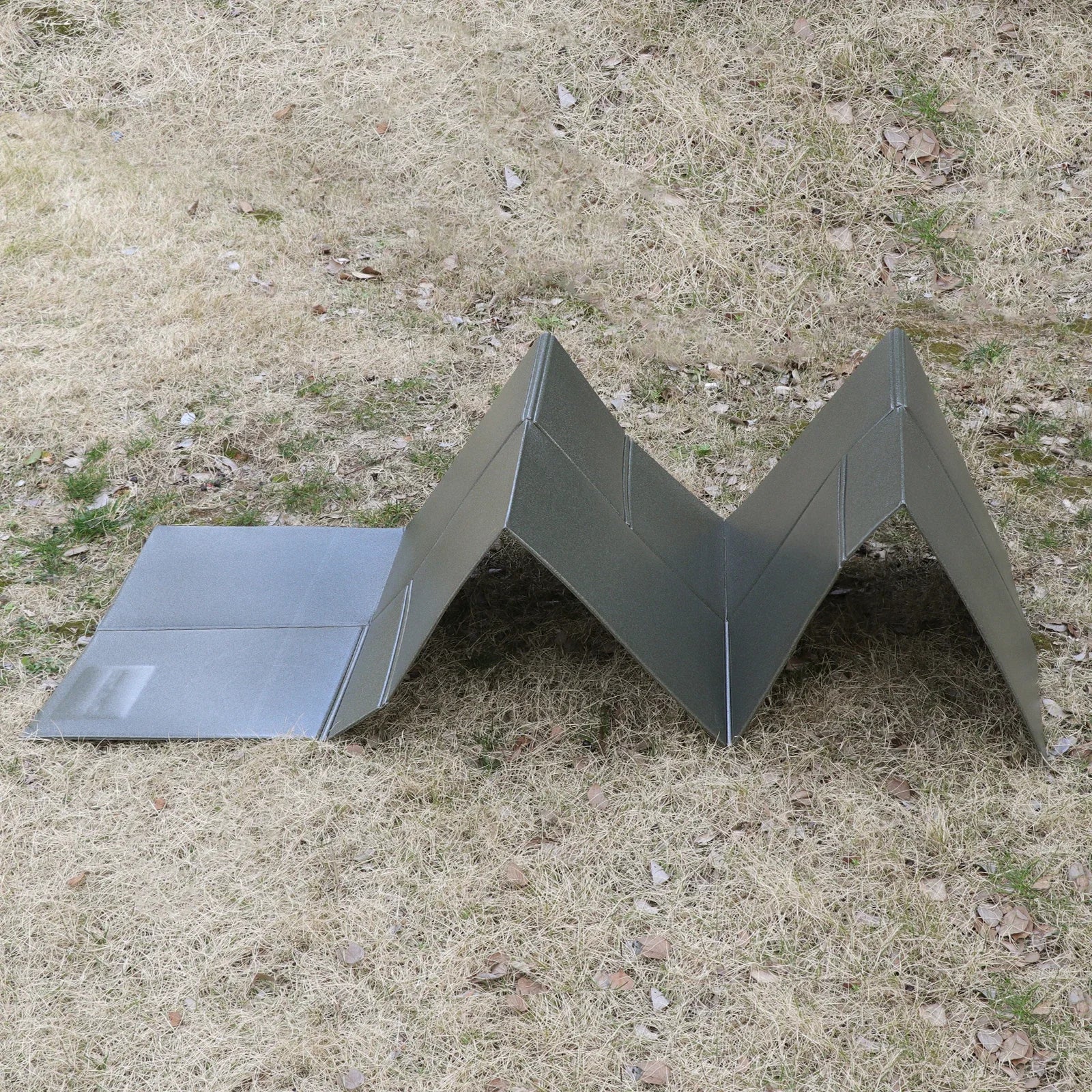Tactical Foldable Sleeping Mat Waterproof Folding Thick Mechanic Pad Kneeling Mat for Garage Picnicking and Camping Outdoors